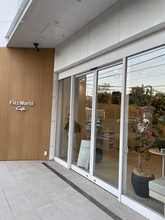 Fits World Cafeの店舗外観