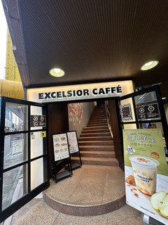 エクセルシオール カフェ 神田北口店の店舗外観