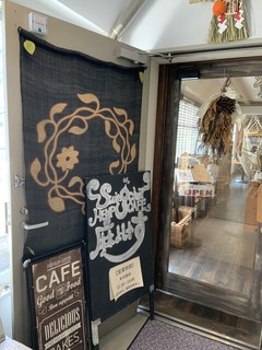 Swing Chair & Hemp Cafe 麻よしやすの店頭