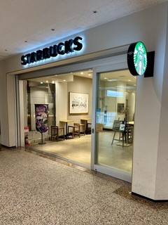 スターバックス コーヒー 横浜ランドマークプラザ店【徒歩分未確認】の店舗外観