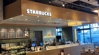 スターバックス コーヒー TSUTAYA BOOKSTORE 新綱島店の店頭