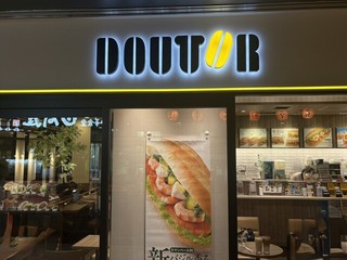 ドトールコーヒーショップ コモレ四谷店の店頭