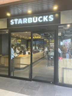 スターバックス コーヒー エトモ祐天寺店【徒歩分未確認】の店頭